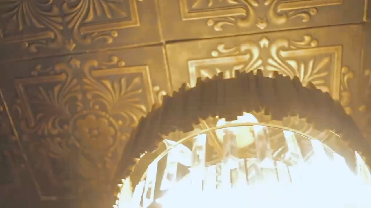 Chandeliers and Art Deco detailing inside Deco